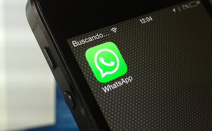Multa para WhatsApp y Facebook por ceder datos sin consentimiento