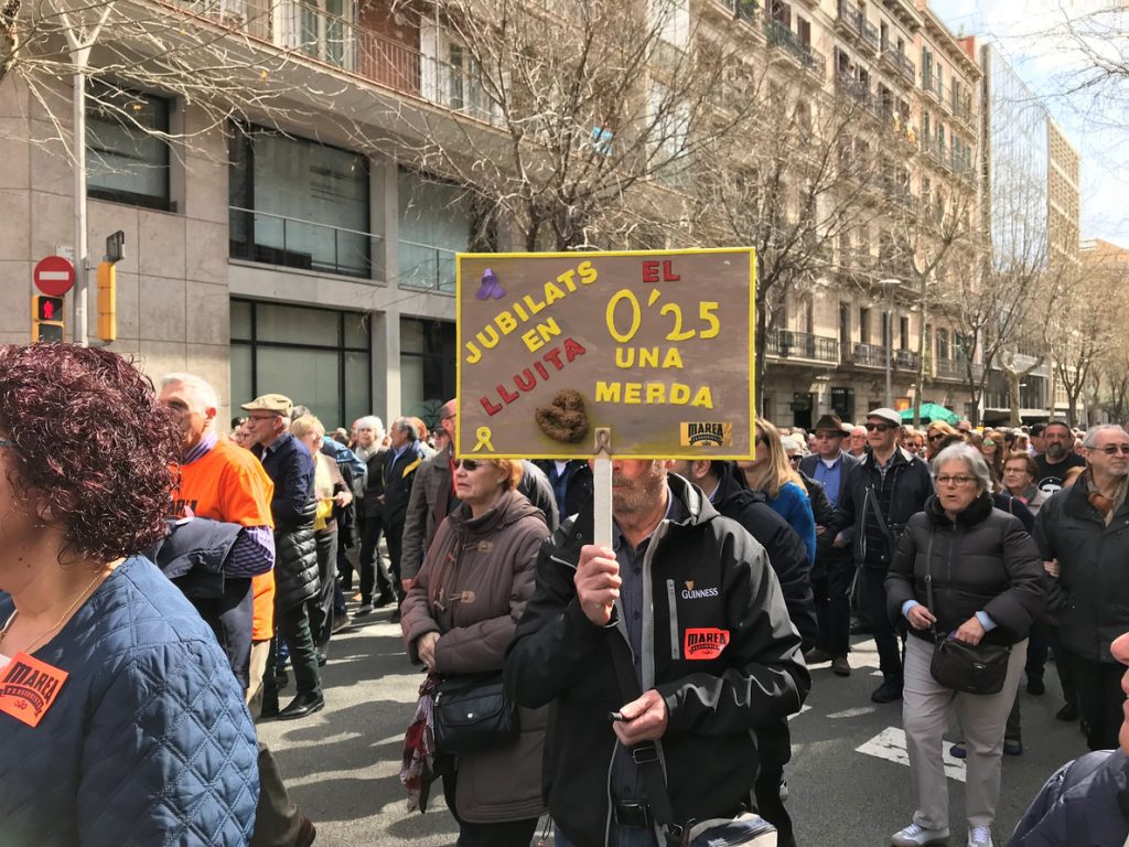 Unos 30.000 pensionistas se manifiestan en Barcelona en defensa y aumento de las pensiones
