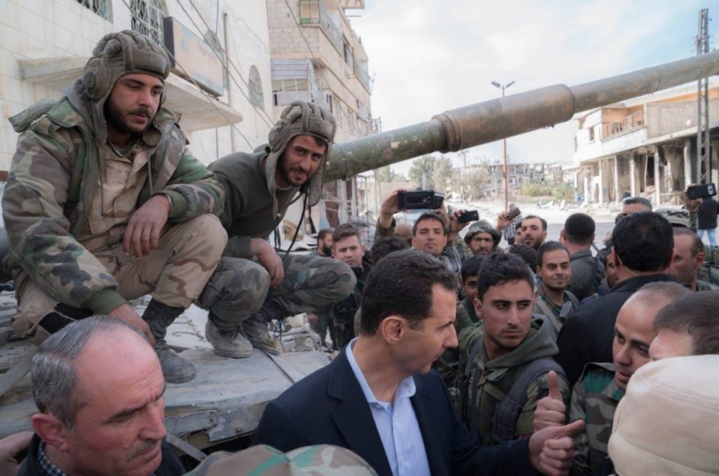 Al Assad visita a las tropas en el frente de Ghuta Oriental