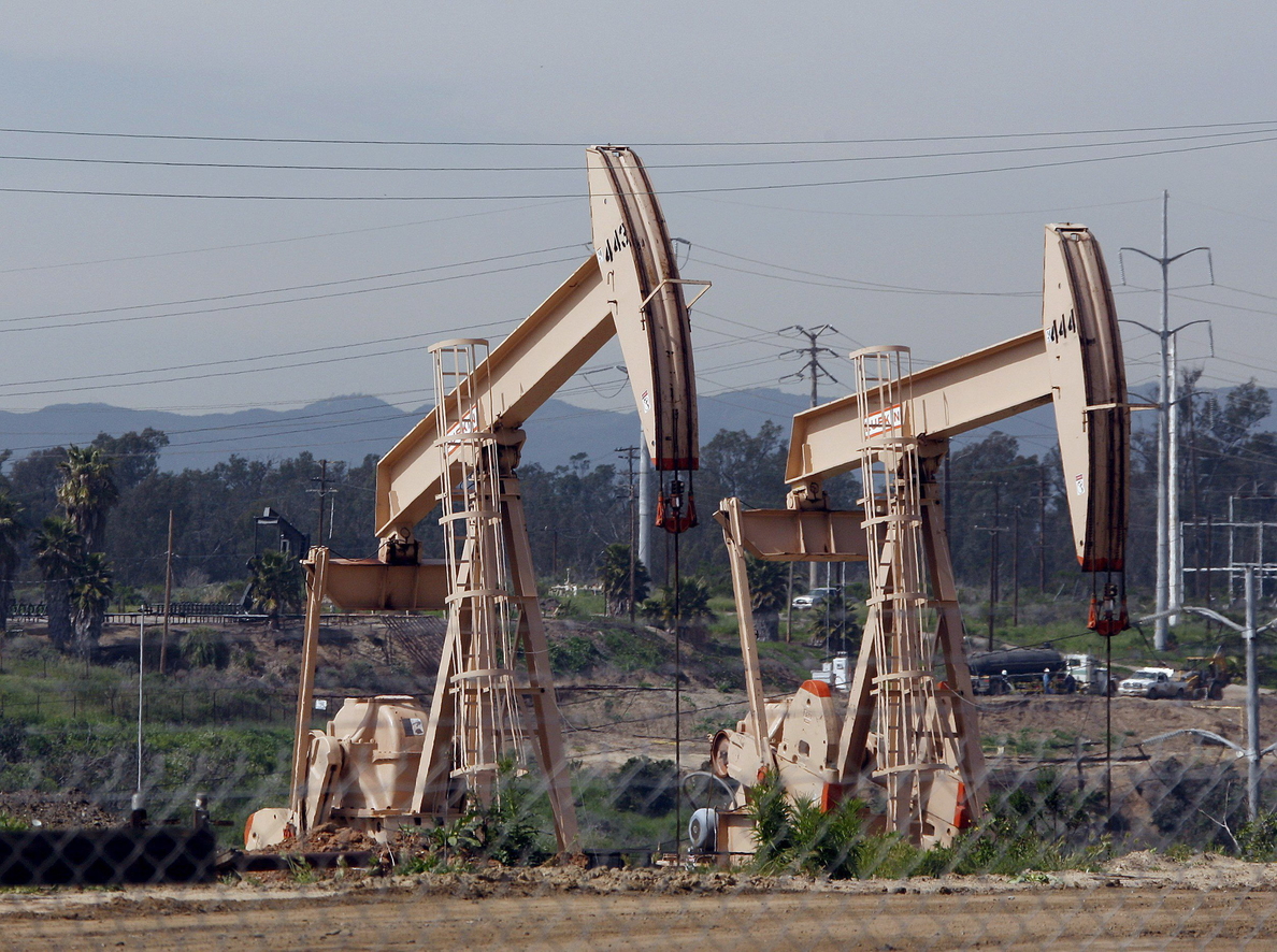 El petróleo de Texas abre con un descenso del 0,17 % hasta 65,77 dólares