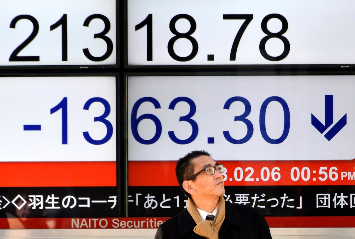La Bolsa de Tokio cae un 0,8 % en la apertura hasta los 21.309,89 puntos