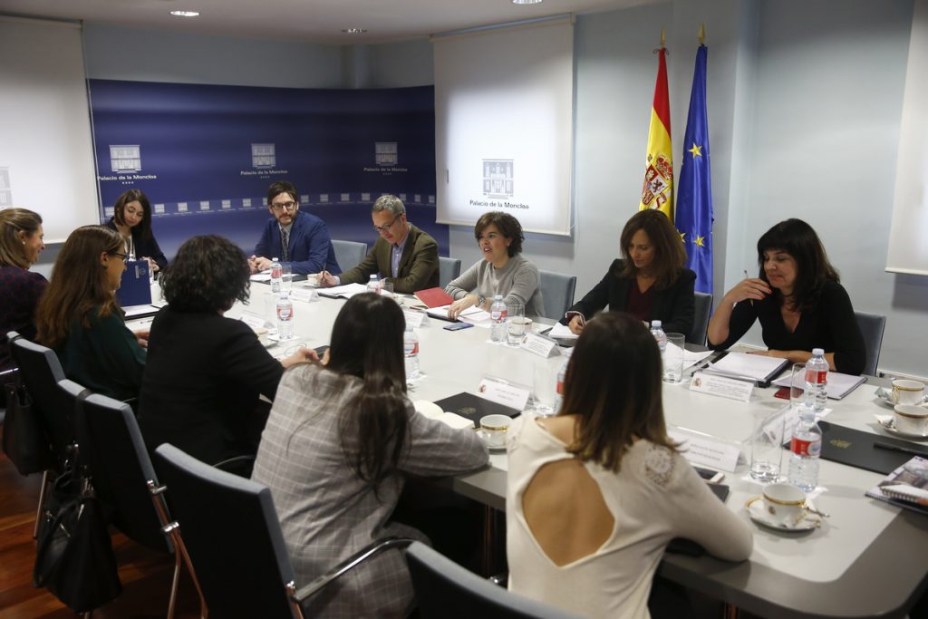 Santamaría pide pactar medidas para revertir la brecha de género en el mundo digital que se plasmarán en un Libro Blanco