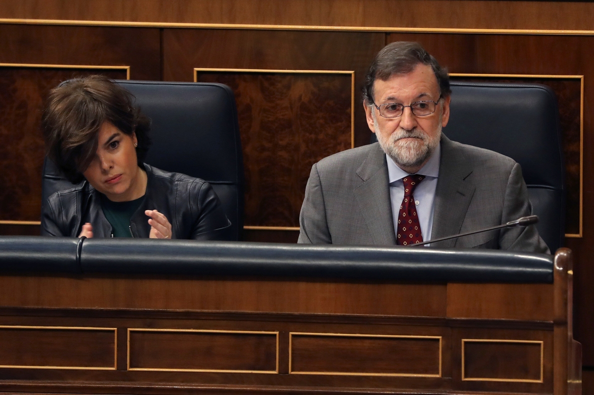 Sáenz de Santamaría reprocha a Podemos que se sumara al «bulo de Lavapiés»