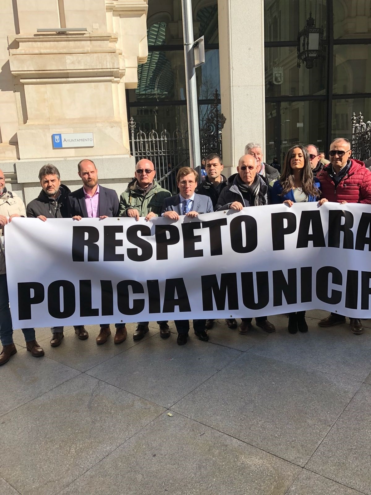 Policías de Madrid piden ante Cibeles «respeto» a su trabajo y la dimisión de Barbero por «echar más leña al fuego»