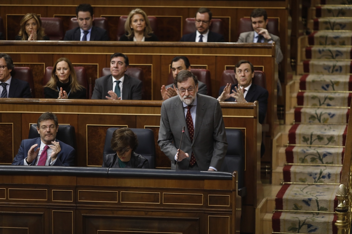 Rajoy cancela su viaje a Angola y podrá seguir desde España la evolución de la situación en Cataluña