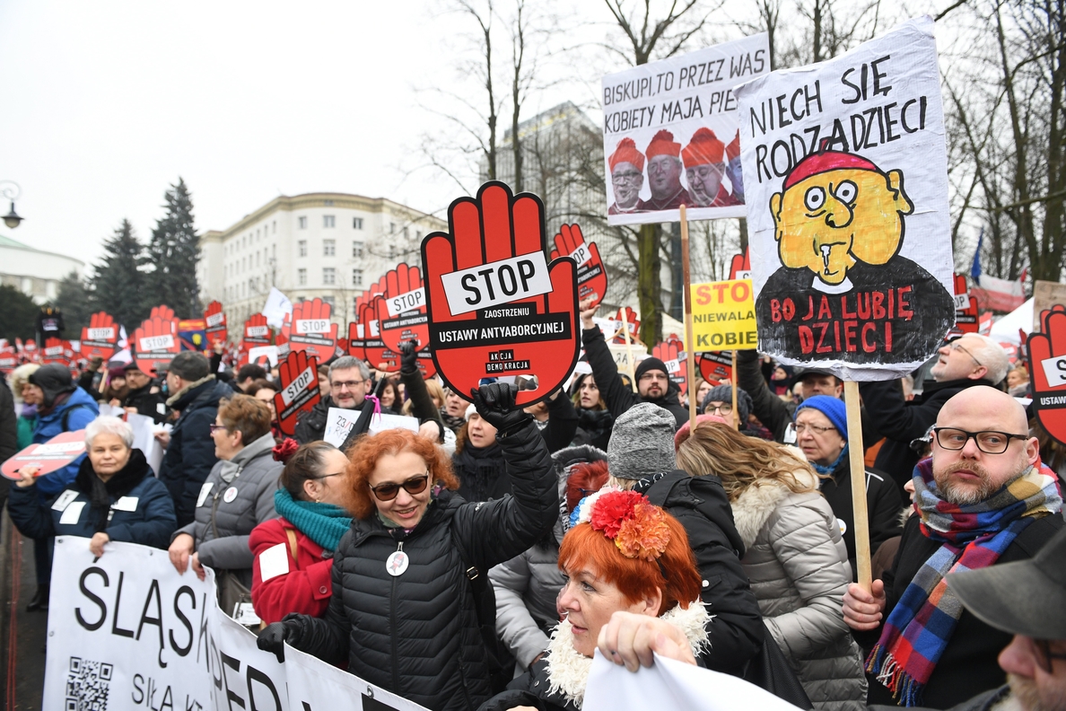 Manifestación contra el plan del Gobierno polaco para restringir el aborto