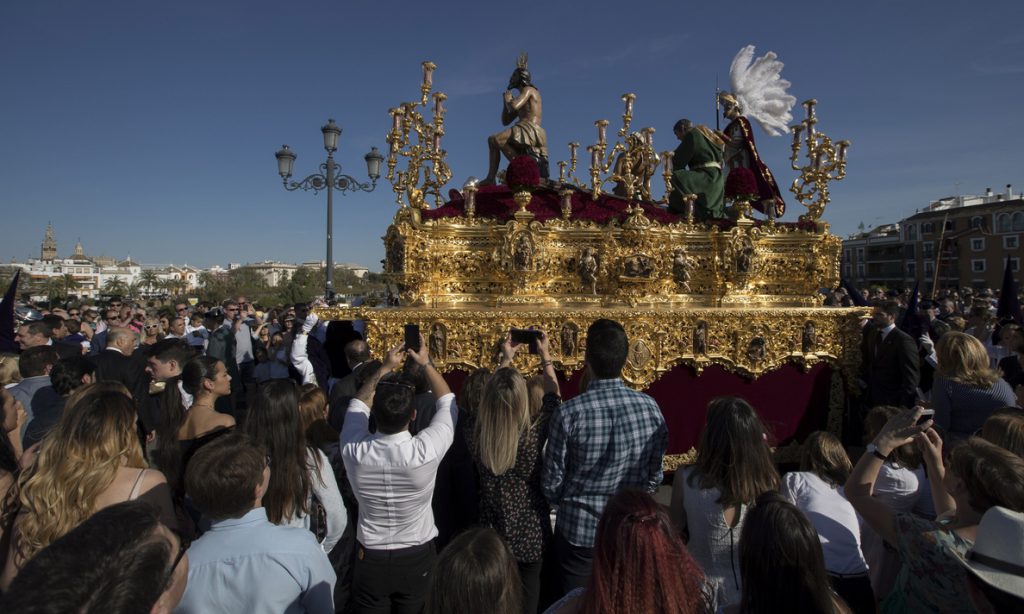 Sevilla arranca su semana grande con un Domingo de Ramos amenazado por la lluvia
