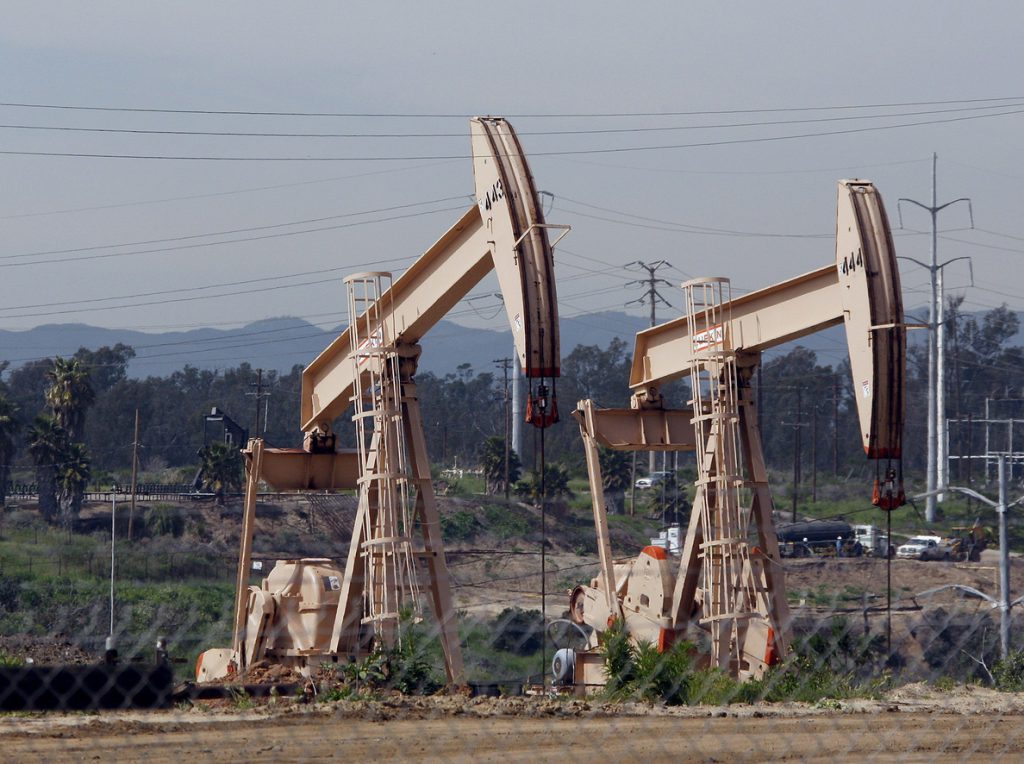 El petróleo de Texas abre con un descenso del 0,41 % hasta 63,28 dólares