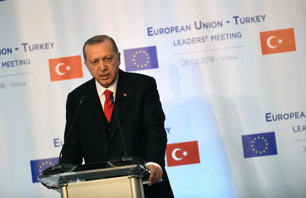 Turquía rechaza la mediación francesa para dialogar con las milicias kurdosirias