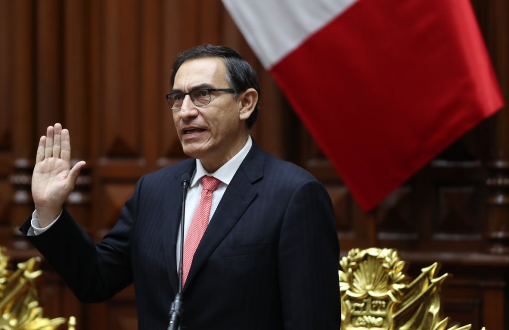 Vizcarra confirma con fotografía el nombramiento del primer ministro de Perú