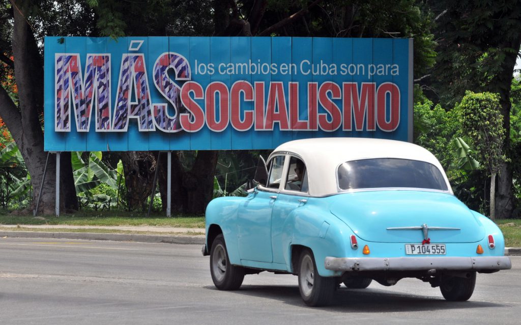 Cuba celebra una década de hoteles, móviles y ordenadores «para cubanos»