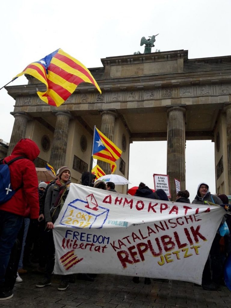 Centenares de personas se manifiestan en Berlín para pedir la liberación de Puigdemont