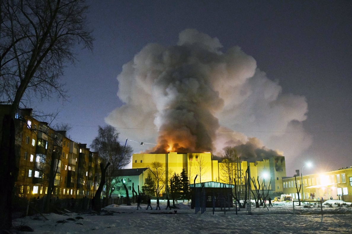 Dimite el gobernador de la región rusa donde murieron 64 personas en un incendio