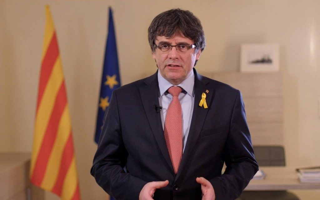 Puigdemont canta una canción en la cárcel que expresa «la voluntad de paz del pueblo catalán»