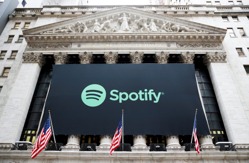 Discreto e inusual debut bursátil de Spotify en Nueva York