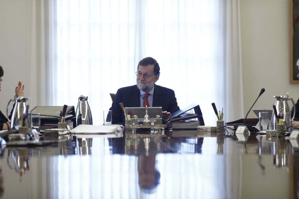 El Gobierno se aplica una subida del 1,5% y Rajoy pasará a ganar casi 1.200 euros más este año