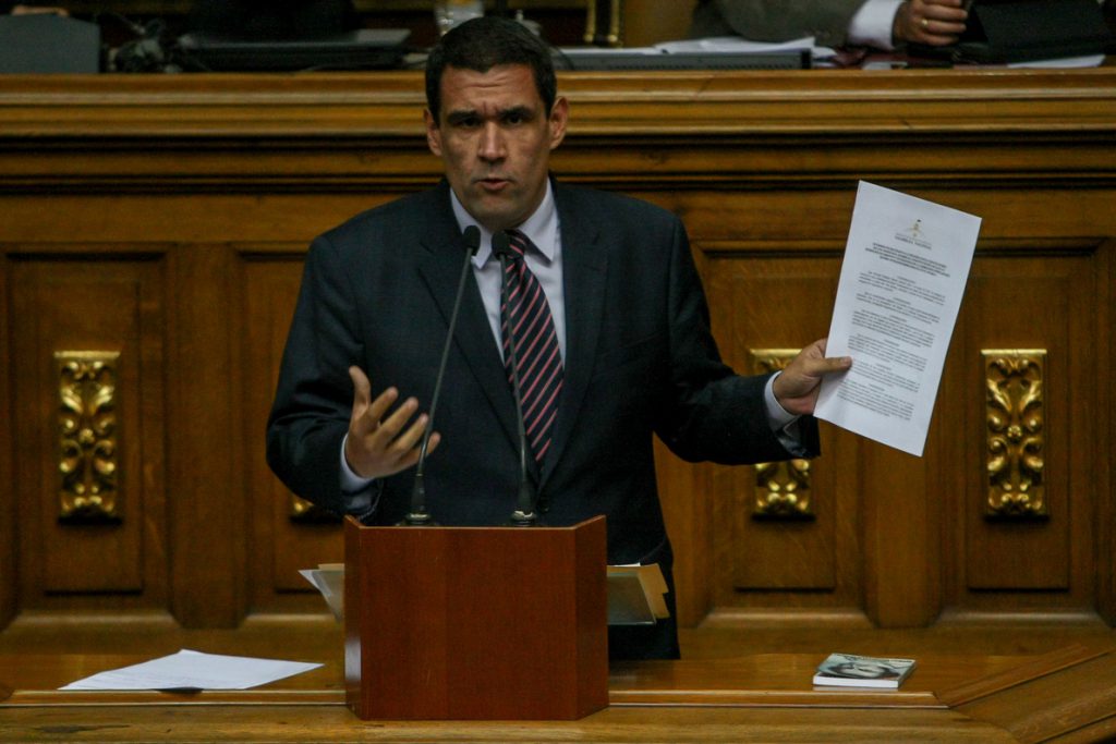 Parlamento venezolano investigará 68 muertes en incendio en comisaría