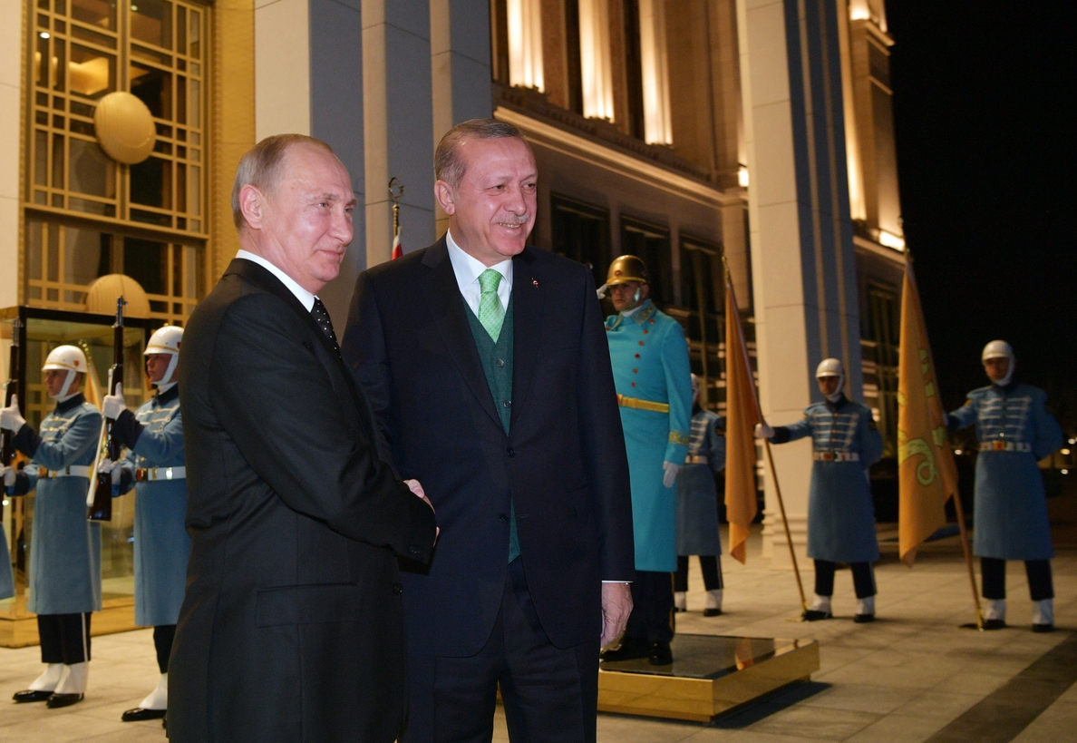 Putin y Erdogan estrechan relaciones antes de la cumbre sobre Siria con Irán