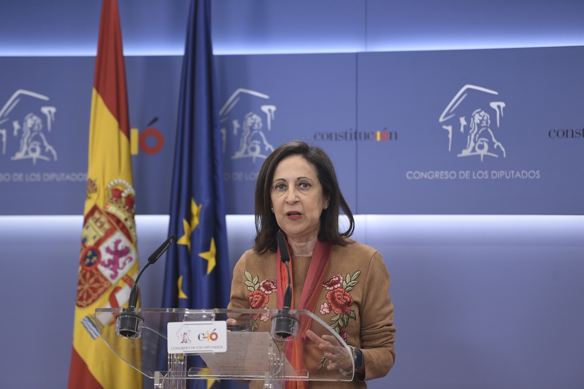 Robles (PSOE) sospecha que Cifuentes no ha aclarado las dudas sobre su máster porque no puede y le invita a dimitir