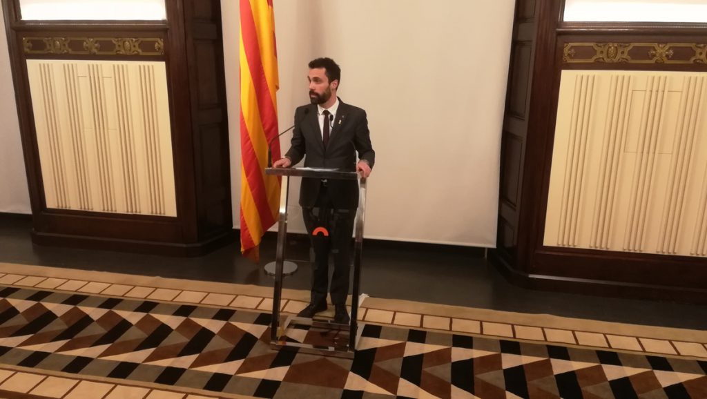 Torrent convoca un pleno este jueves con la incógnita de si Puigdemont podrá votar