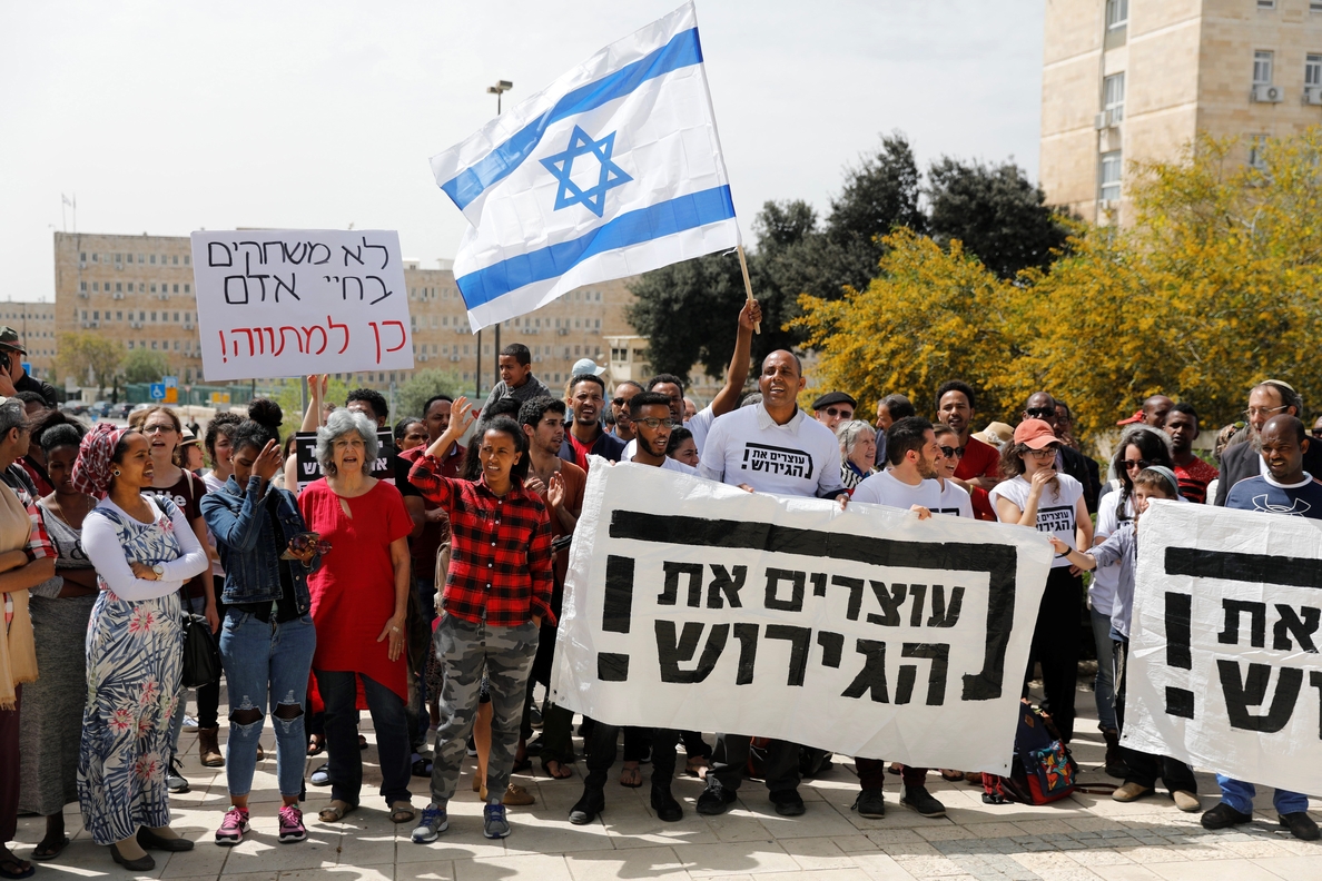 La cancelación de Israel del acuerdo con ACNUR desata aplausos y condenas