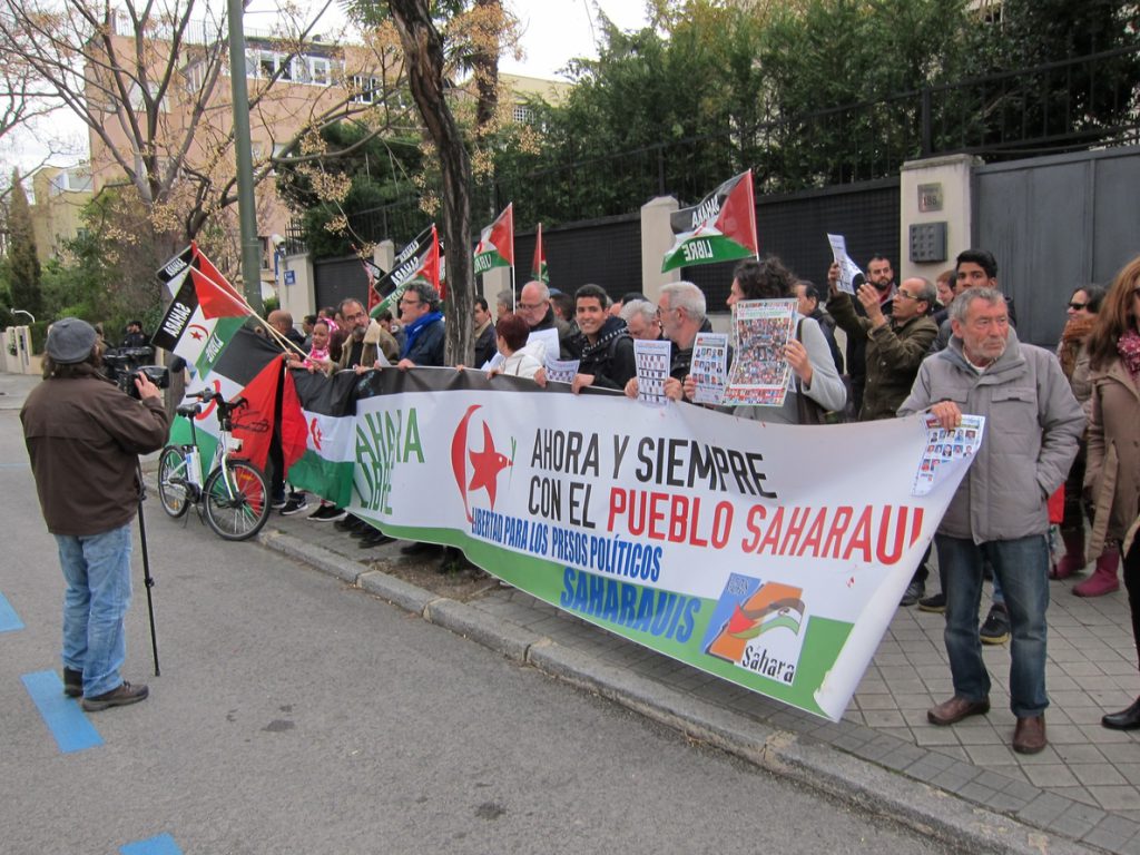 Un centenar de saharauis y simpatizantes recuerdan en Madrid a los presos saharauis en huelga de hambre