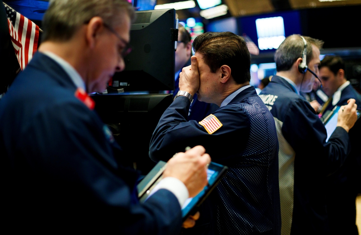 Wall Street opera mixto a media sesión y el Dow Jones baja un 0,14 %