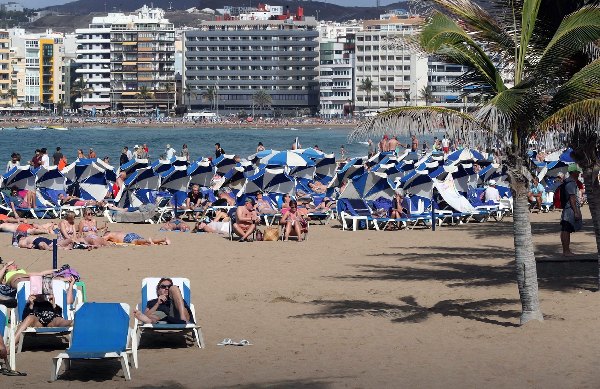 Canarias presume de sol y régimen fiscal para atraer la inversión británica