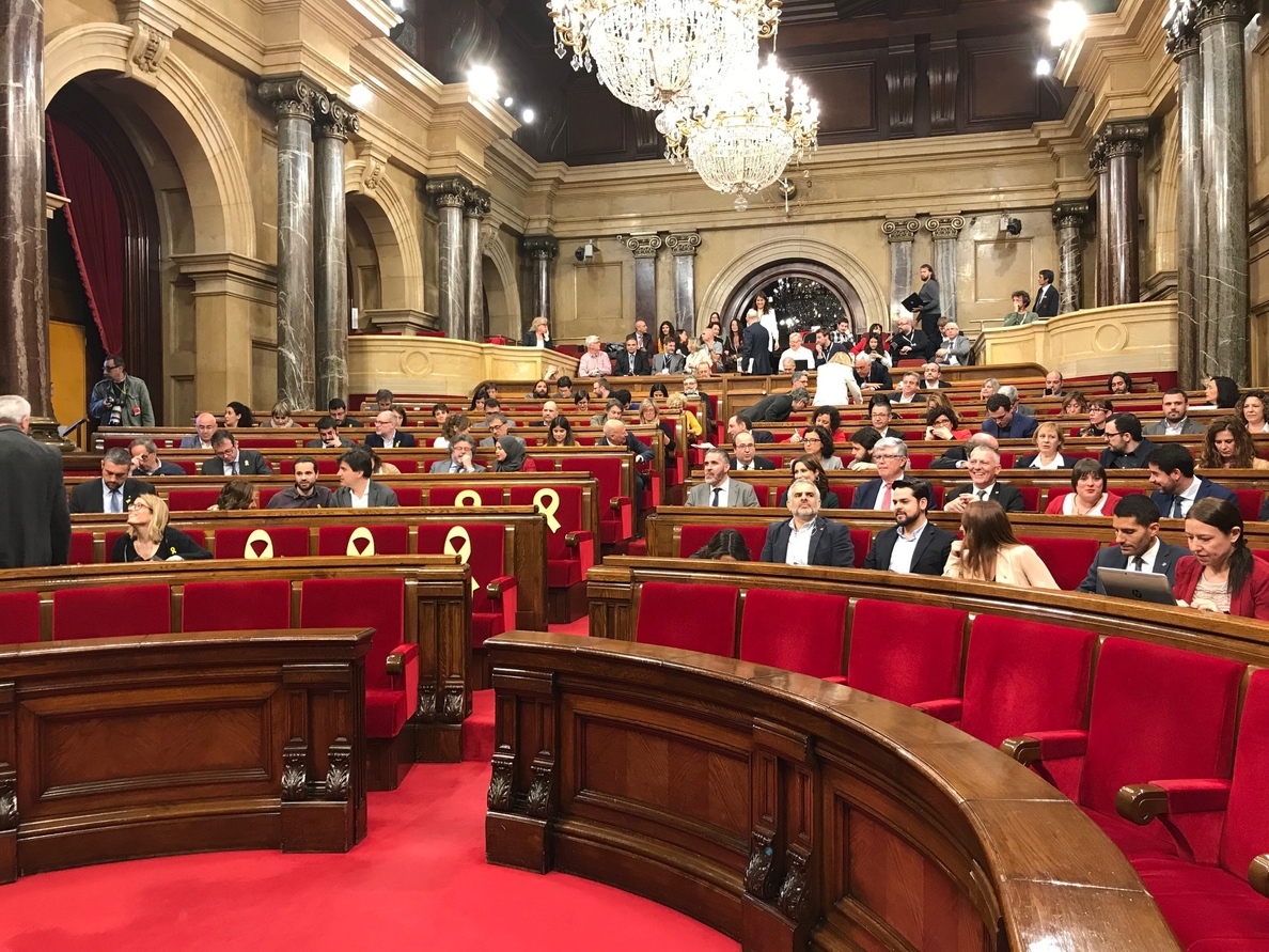 El Parlament celebra la primera votación con el voto delegado de Puigdemont