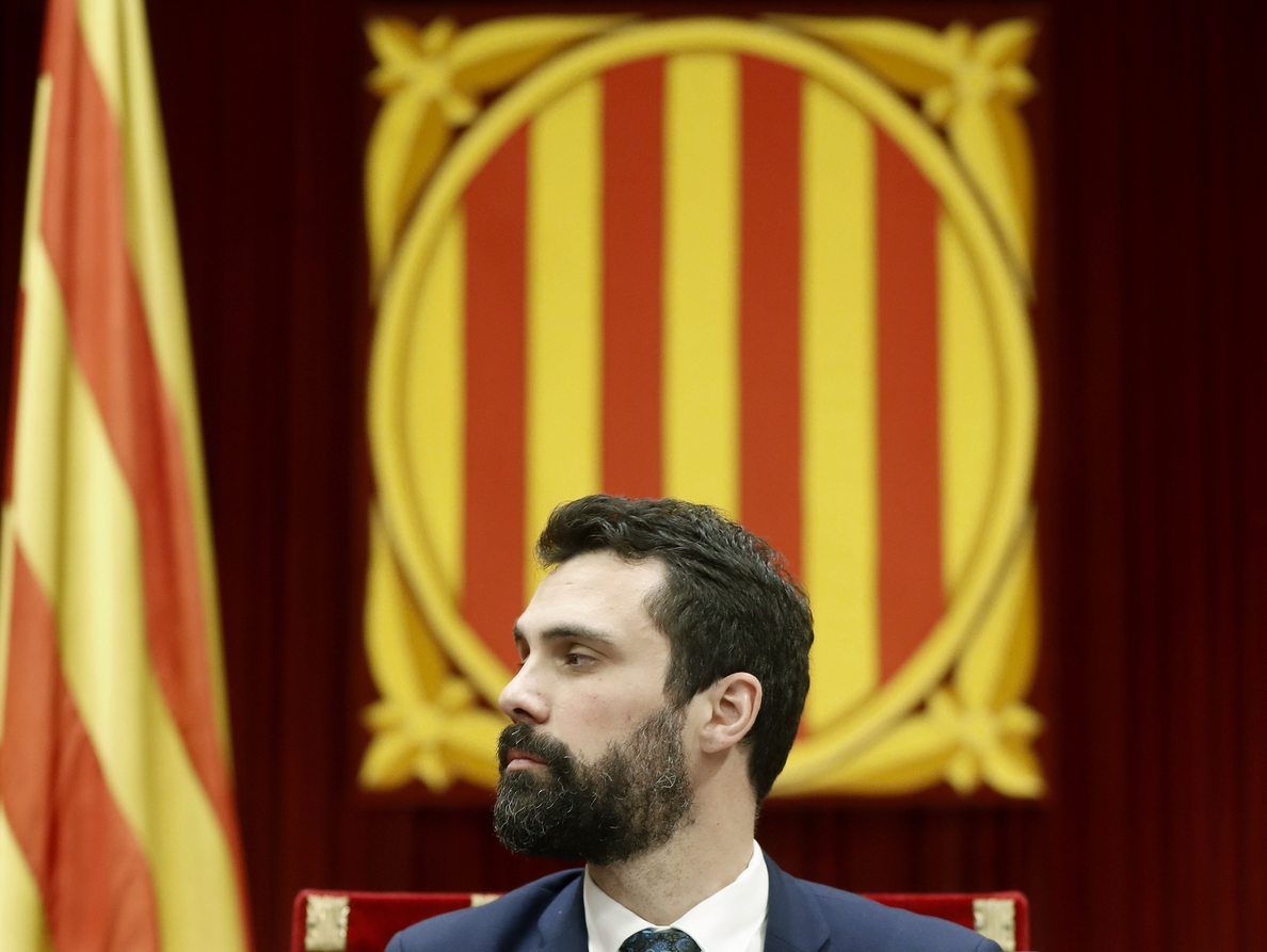Puigdemont delega su voto por primera vez para impedir que Torrent comparezca