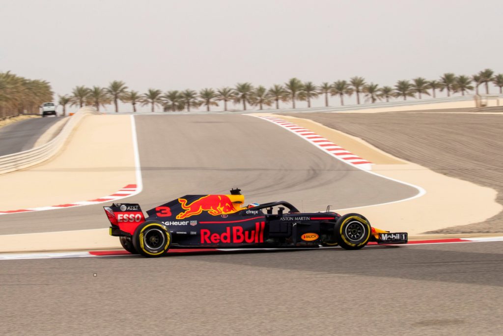 Kimi y Ferrari por delante de los Mercedes en el desierto de Baréin