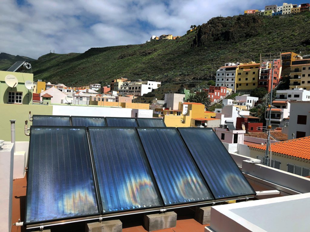 La Gomera puede ser 100 % renovable en 2030 (y pagaría un 37 % menos)