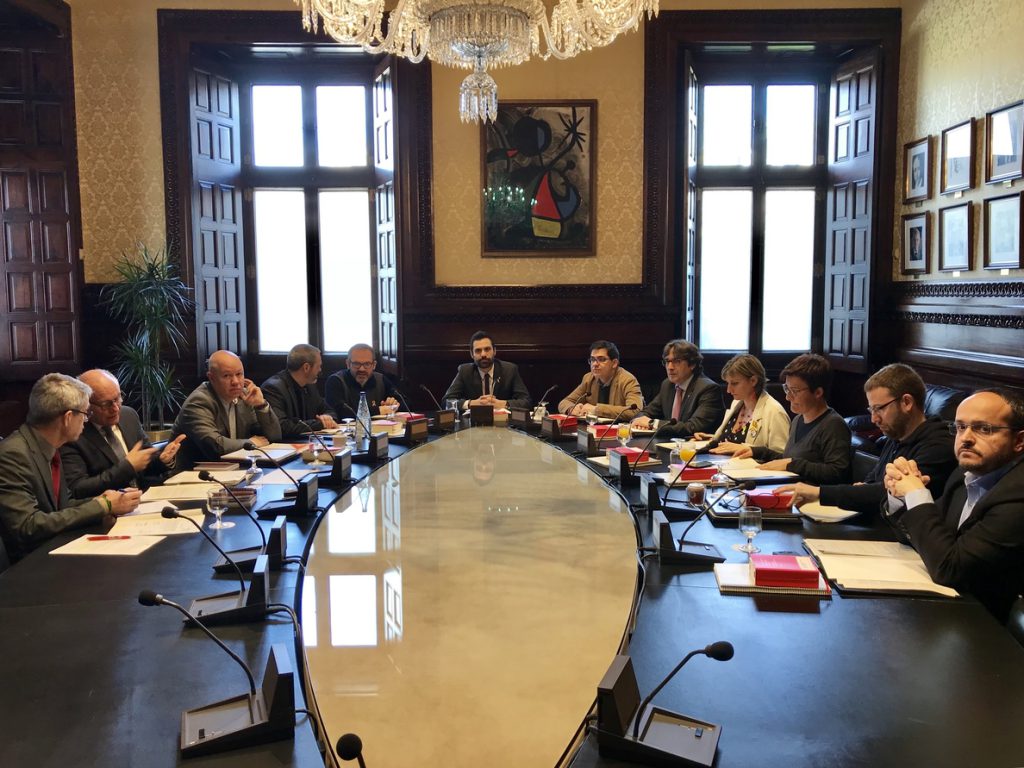 El Parlament tramita la ley del PP para que Puigdemont no tenga beneficios como expresidente