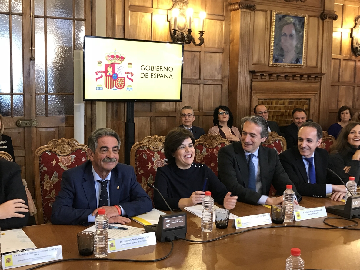 Santamaría apuesta por extender «la cultura del pacto» a pensiones, educación y financiación autonómica