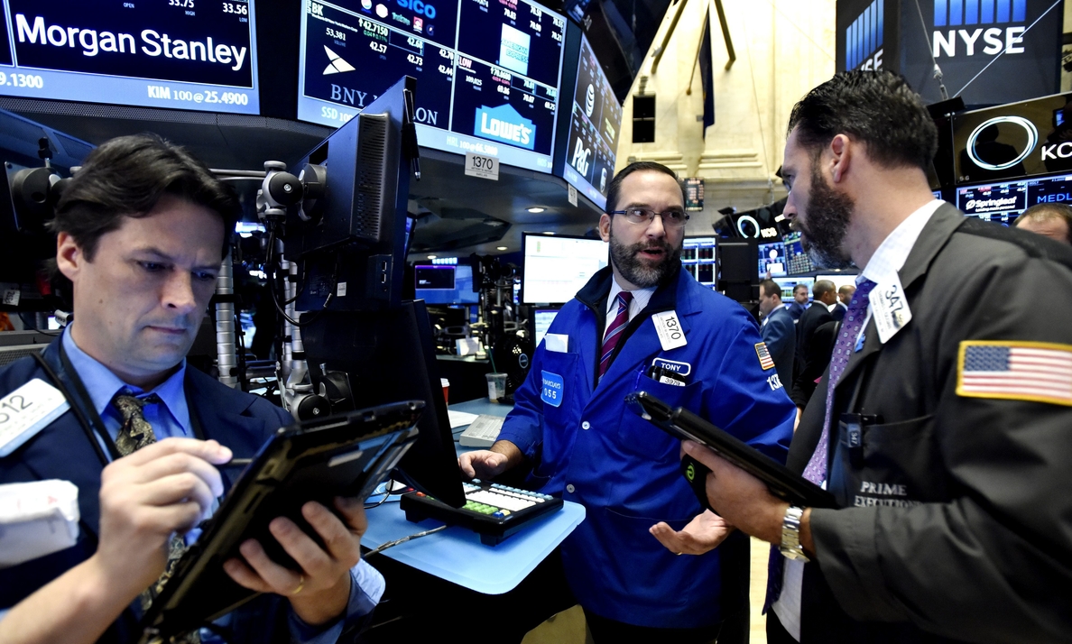 Wall Street abre con fuertes ganancias y el Dow Jones sube un 1,35 %