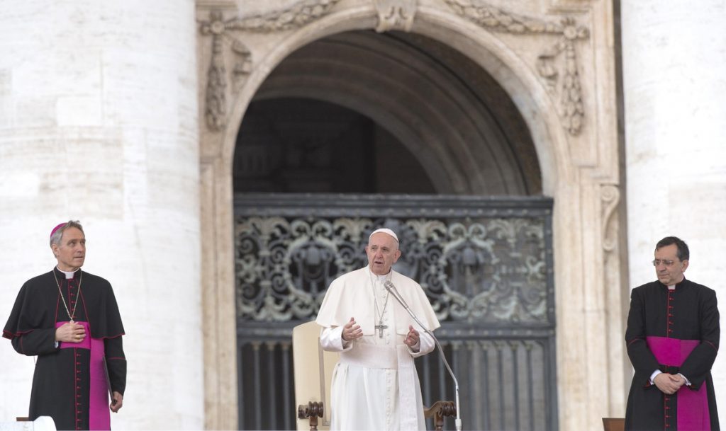 El papa reconoce sus «graves equivocaciones de valoración» por el caso Barros
