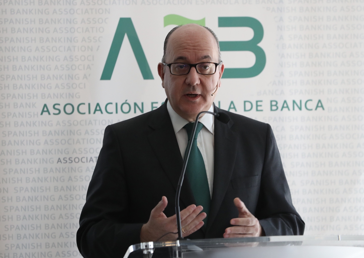 José María Roldán, reelegido presidente de la patronal bancaria AEB