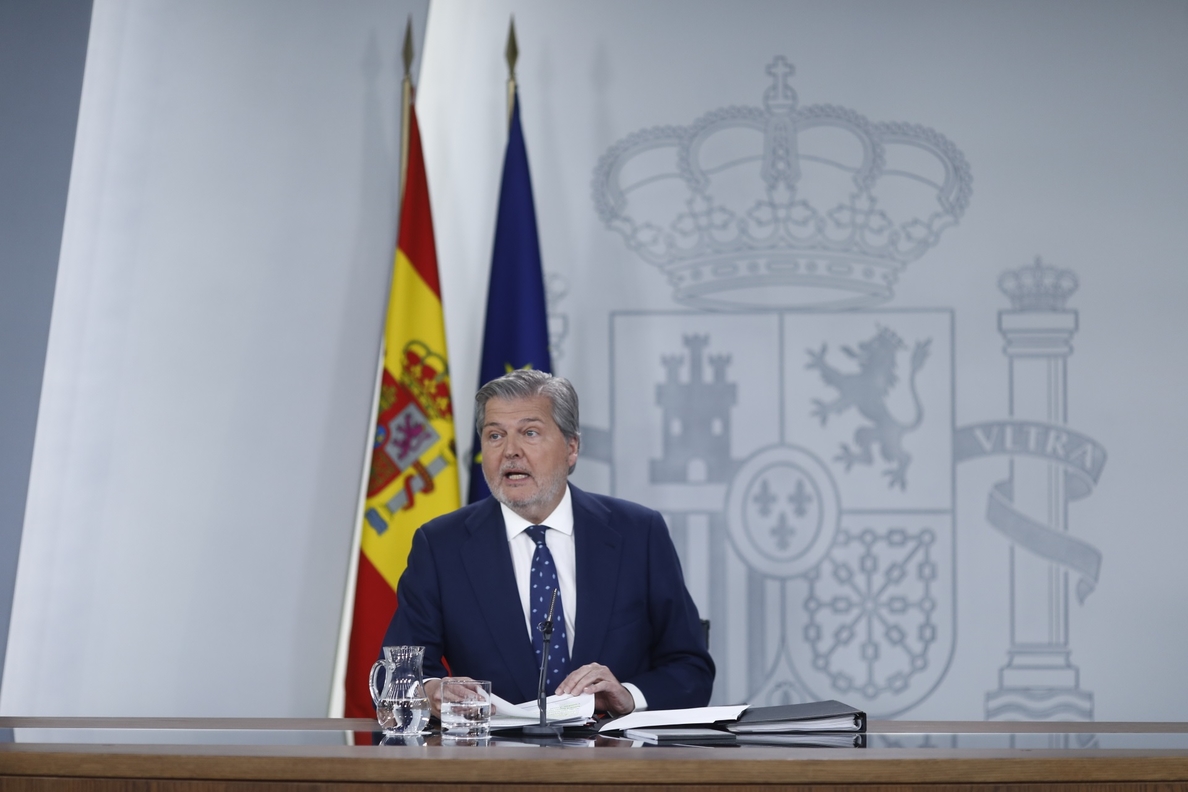 El Gobierno dice que no hay que actuar por impulso en el caso Cifuentes pero ve capital la estabilidad en Madrid