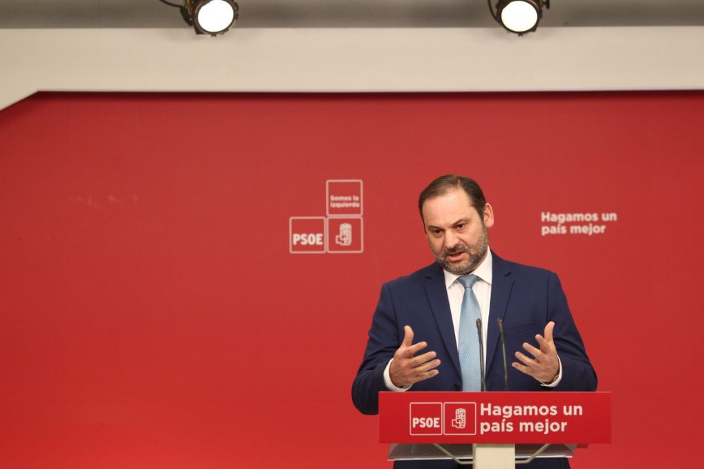 El PSOE censura la campaña de Juventudes Socialistas en favor de la III República: «Espero que estén en otras cosas»