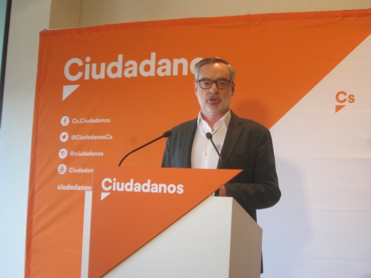 Villegas cree que la decisión de la URJC «agrava más» la situación de Cifuentes y apremia a Rajoy a tomar una decisión