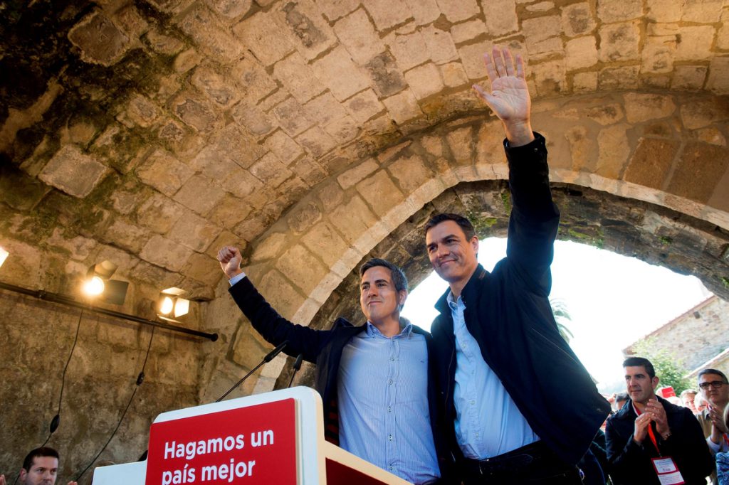 Sánchez pide a Rajoy y Cifuentes no arrastrar «en su caída» a instituciones