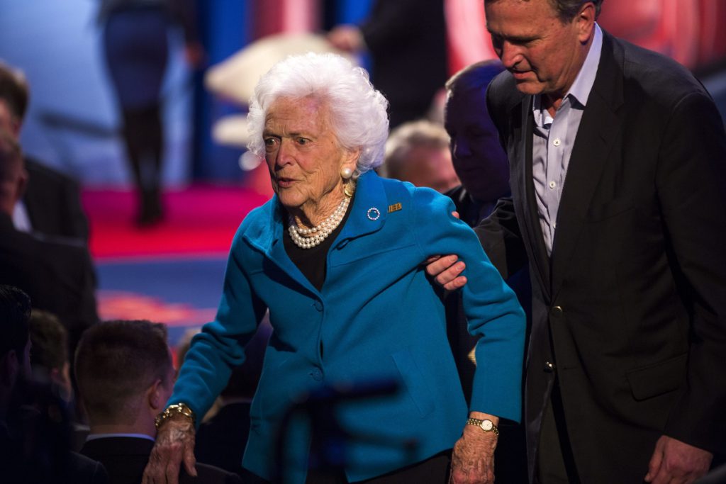 La ex primera dama Barbara Bush se encuentra «con buen ánimo», según su nieta