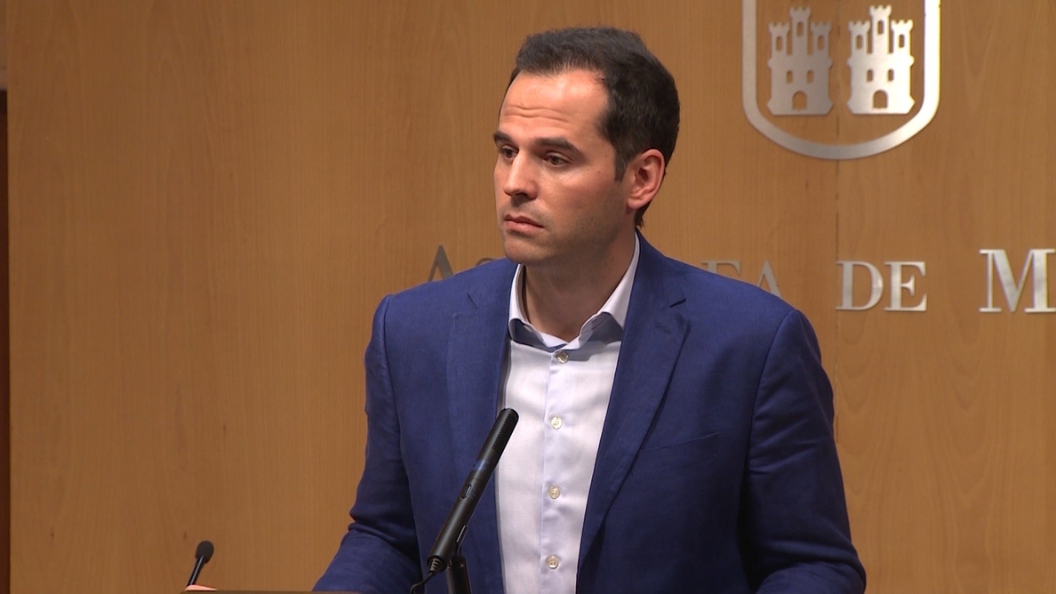 PSOE y Ciudadanos instan a que haya dimisión o fecha de moción contra Cifuentes antes del Dos de Mayo