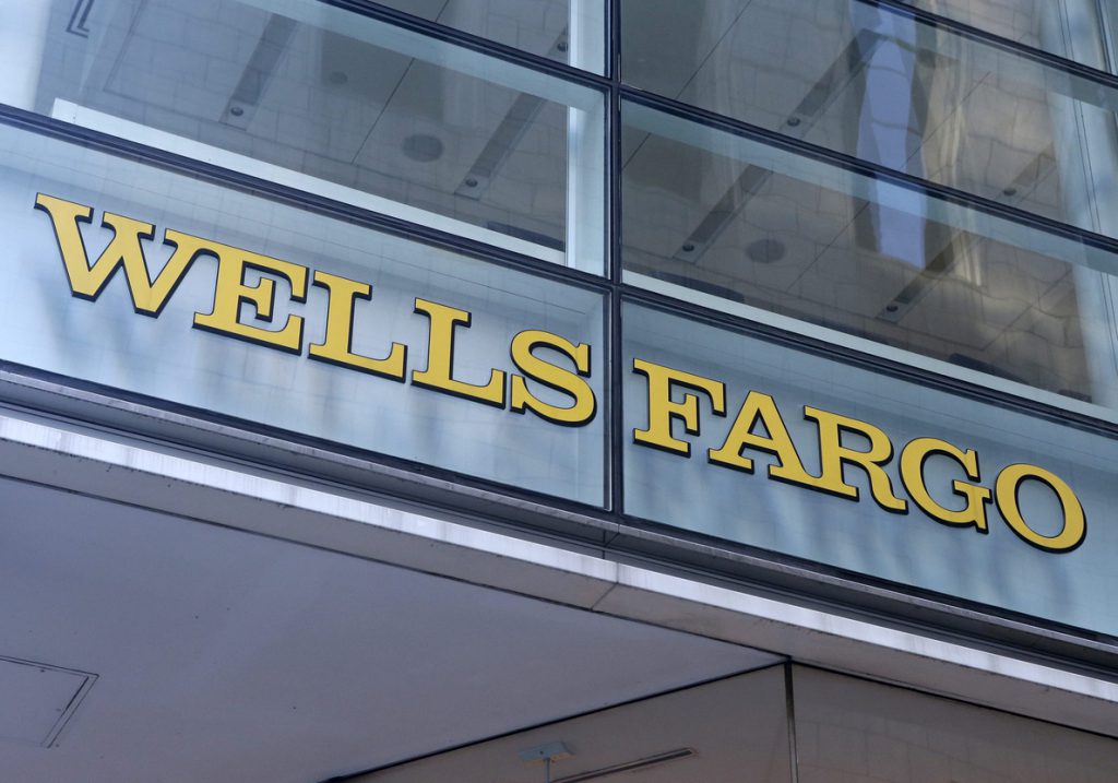 EE.UU. impone una multa de mil millones de dólares al banco Wells Fargo