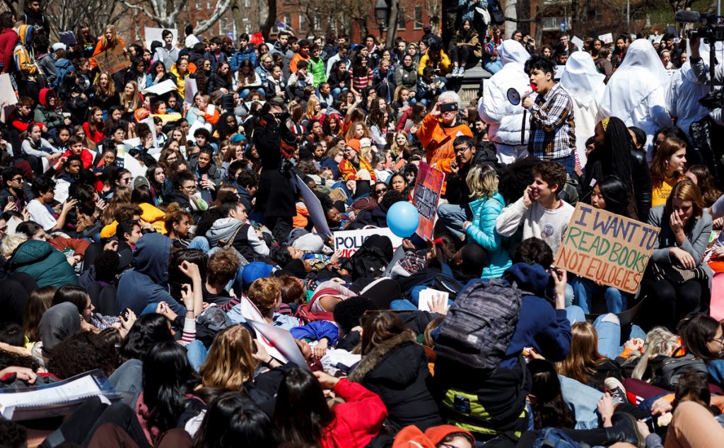 Miles de estudiantes de EE.UU. exigen mayor protección contra las armas