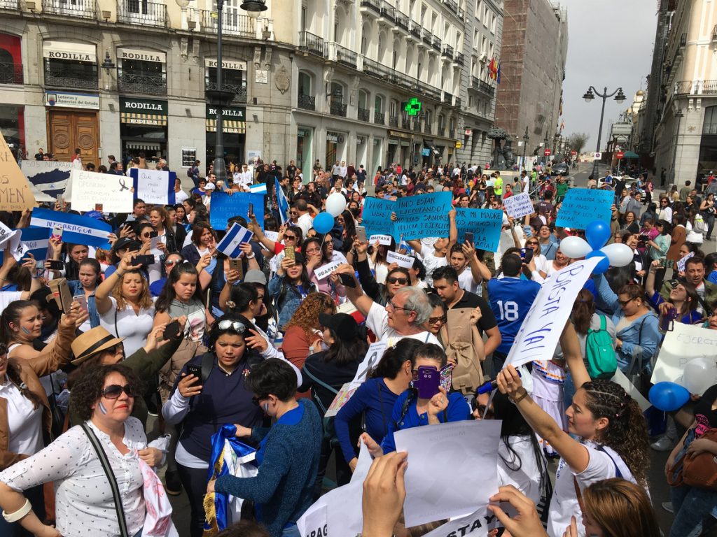 La comunidad nicaragüense se concentra en Madrid en solidaridad con las víctimas de la violencia en su país