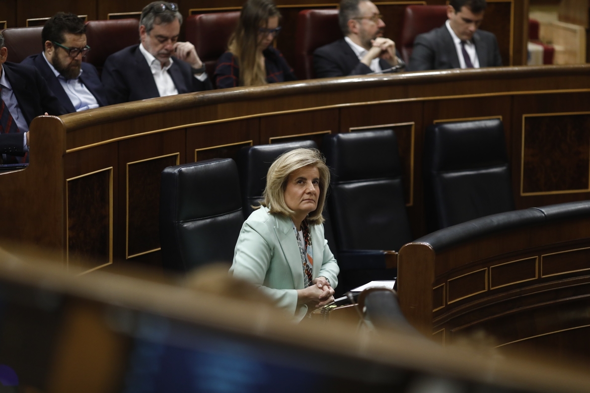Unidos Podemos pide a Báñez que explique por qué la fusión de ayudas por paro dificulta su acceso