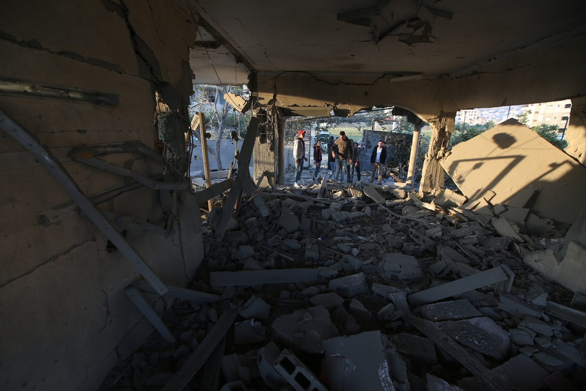 El ejército israelí derriba la casa de un palestino implicado en muerte de un israelí