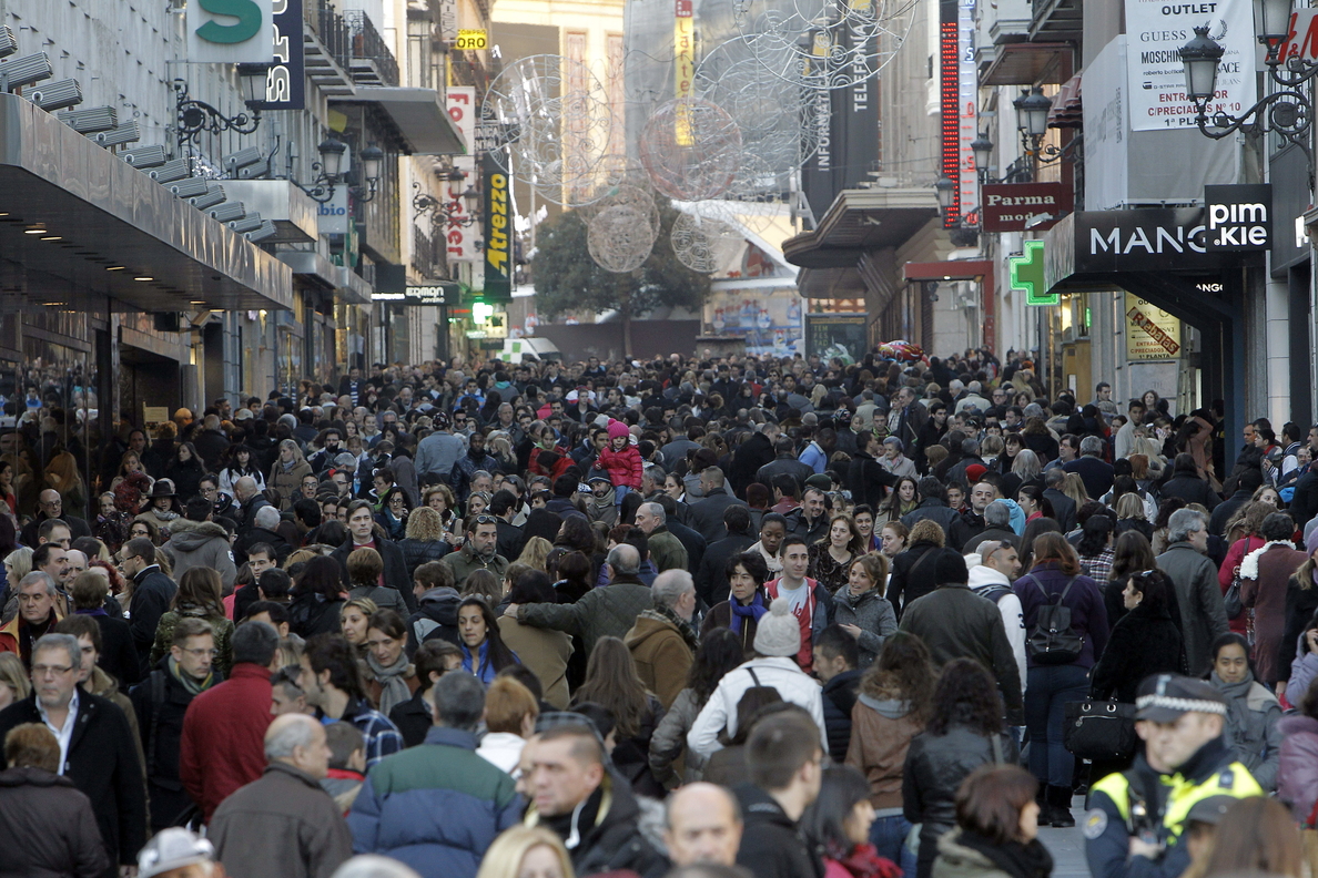 Los extranjeros elevan la población española, que crece por segundo año