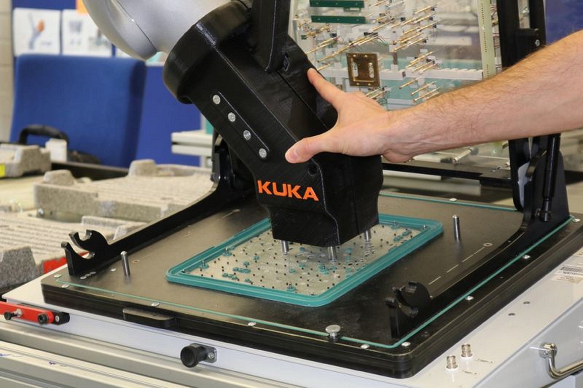 Fujitsu se asocia KUKA para realizar un proyecto de producción pionero entre humanos y robots